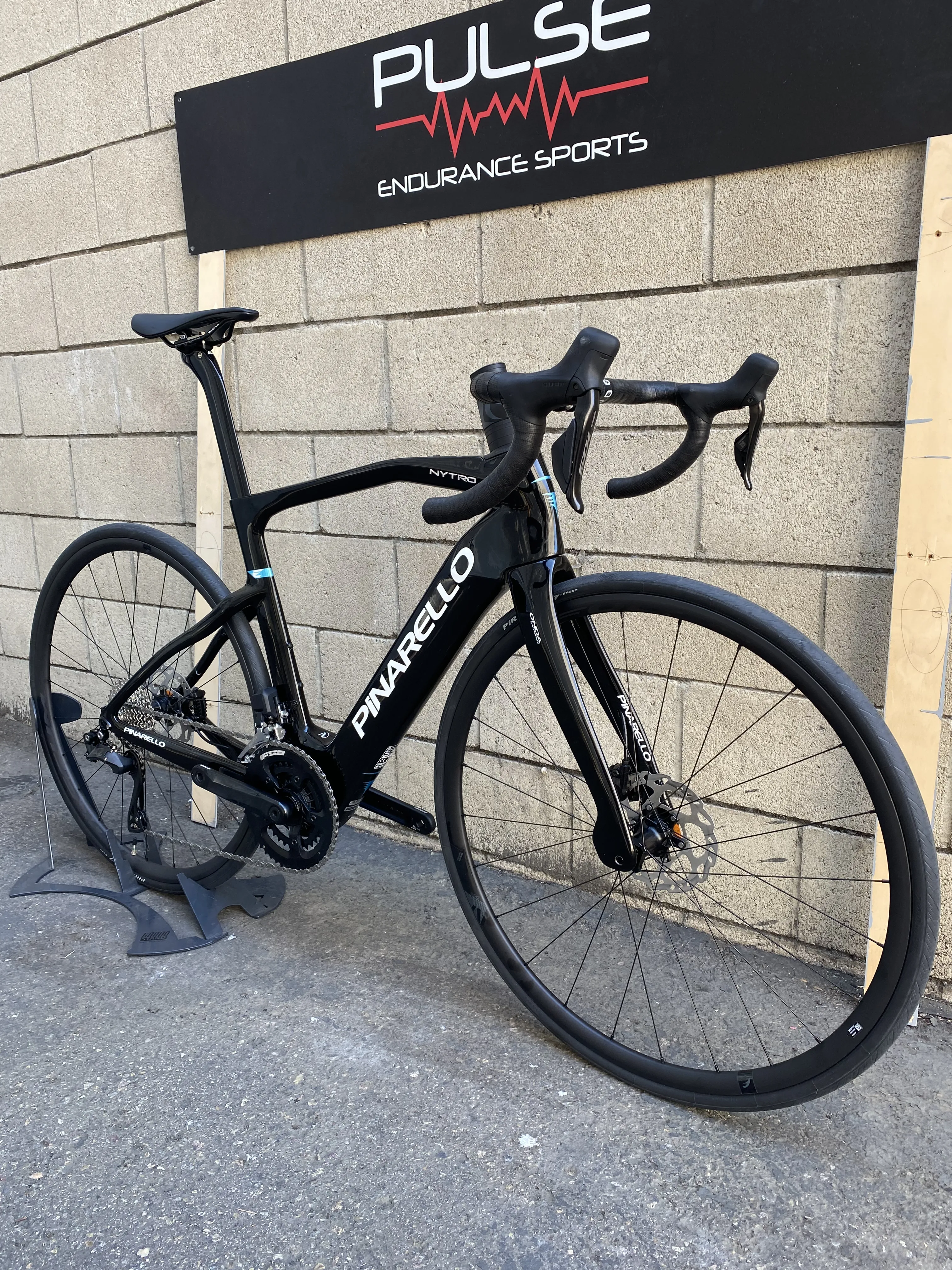 2024 Pinarello NYTRO Road E5 105 Di2
