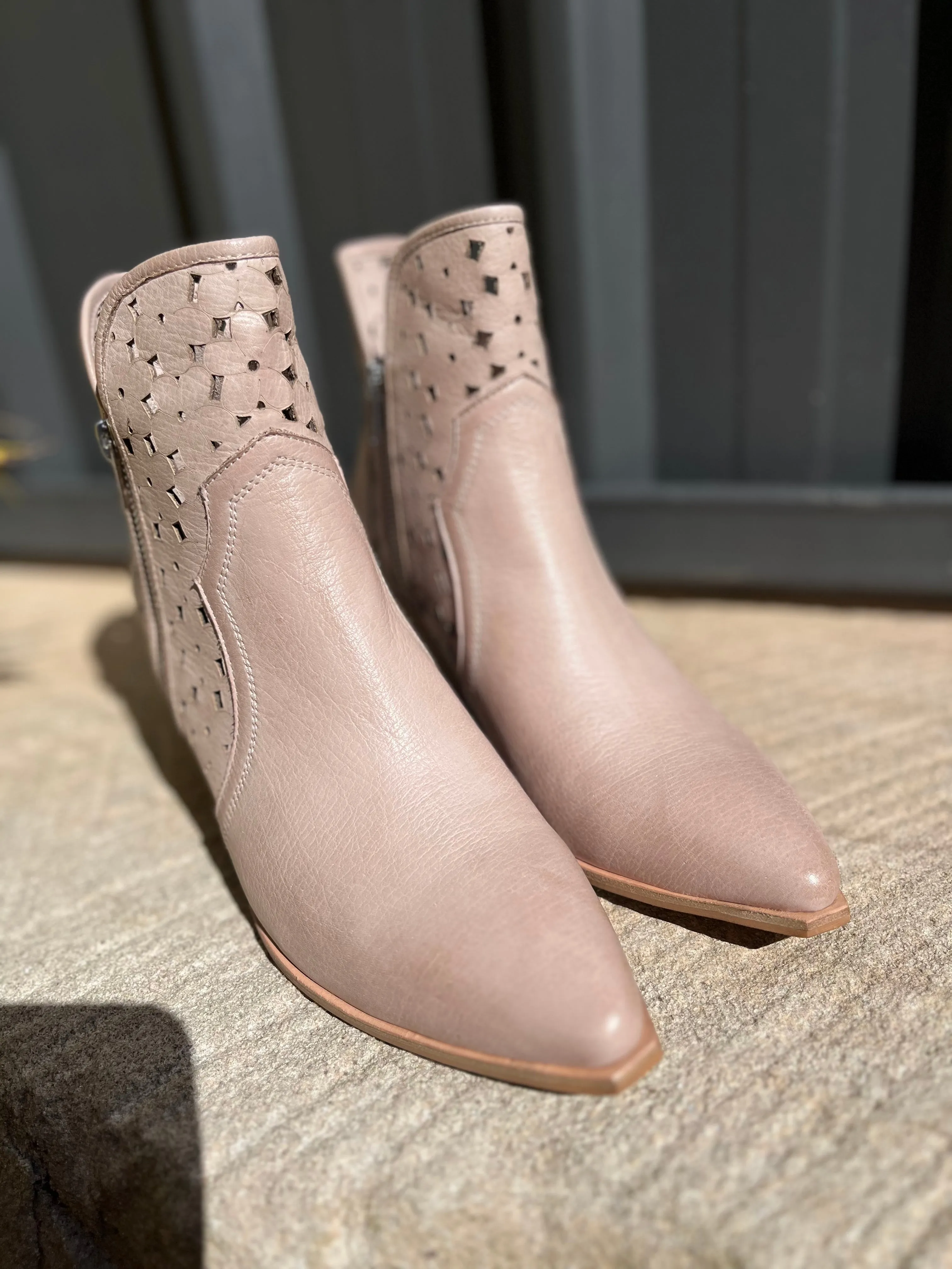 Dozza Shoes - Cafe