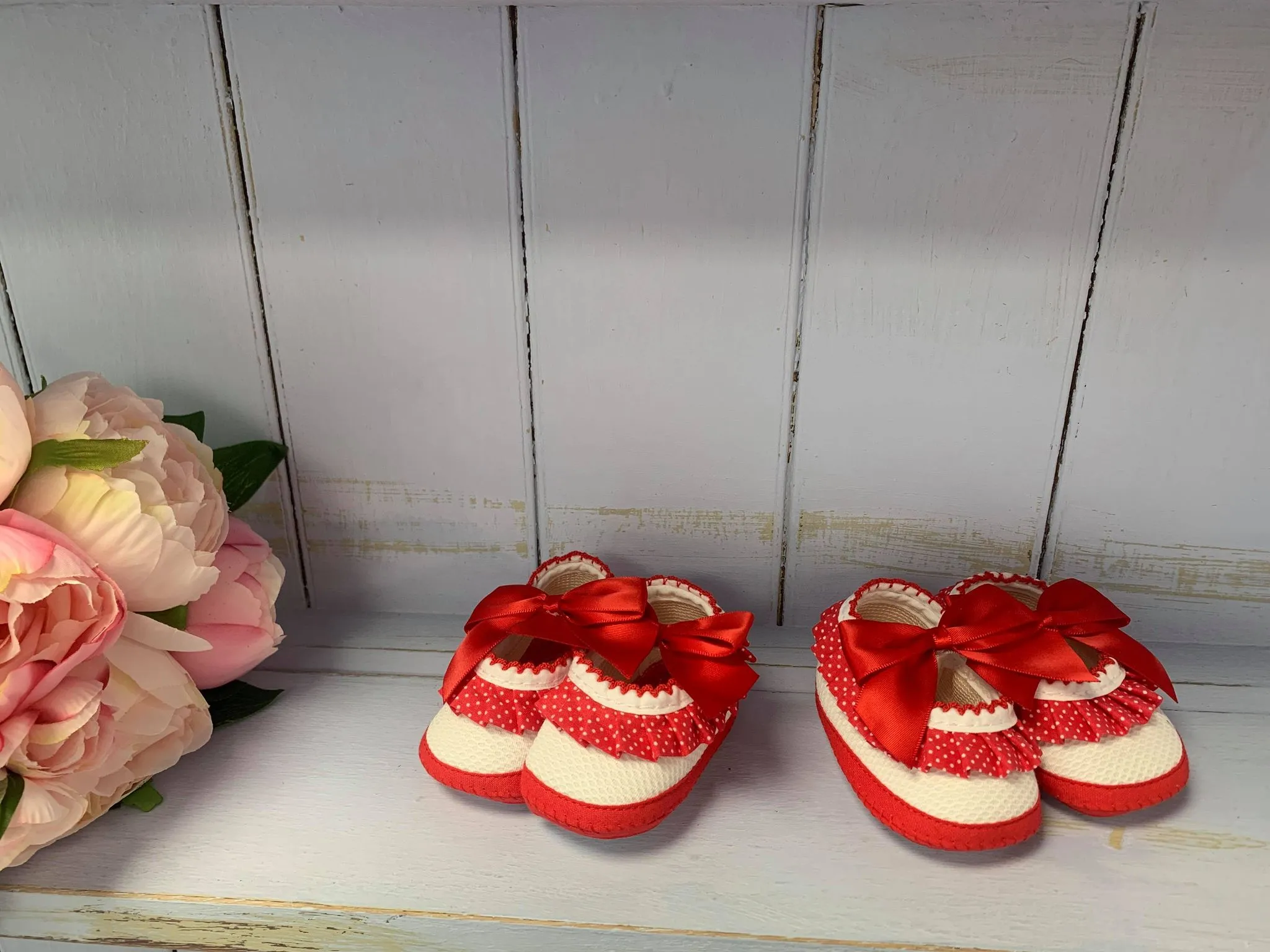 'Minnie" Red Dotty Pram Shoes